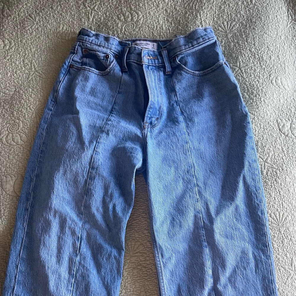 Abercrombie High Rise 90s Relaxed Jean Vertical Splice
